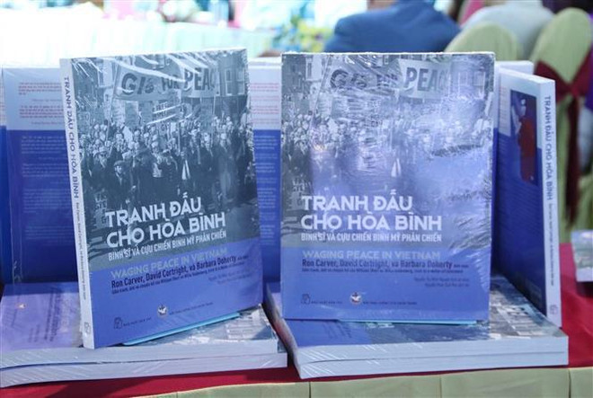 Hô Chi Minh-Ville publie le livre « Combats pour paix au Vietnam » ảnh 1