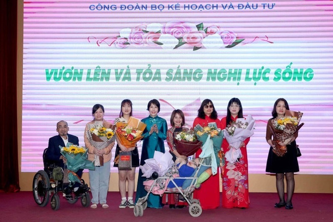 Promotion des programmes de soutien pour les femmes vulnérables ảnh 1 Promotion des programmes de soutien pour les femmes vulnérables ảnh 1