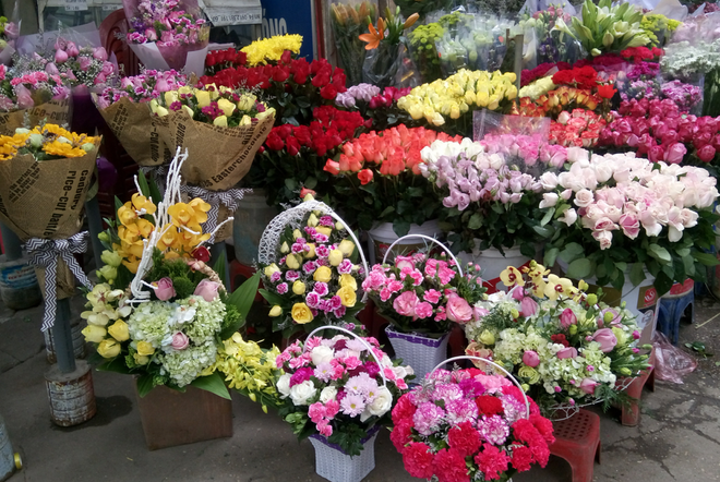 Effervescence aux marchés aux fleurs et dans les boutiques de cadeaux ảnh 1