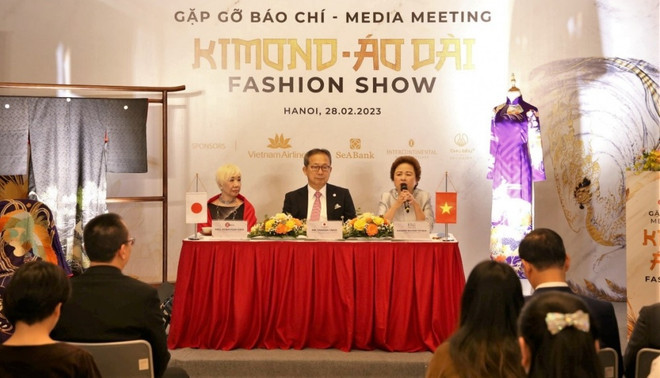 Le Kimono – Ao dai Fashion Show pour célébrer les 50 ans des relations Vietnam-Japon ảnh 2