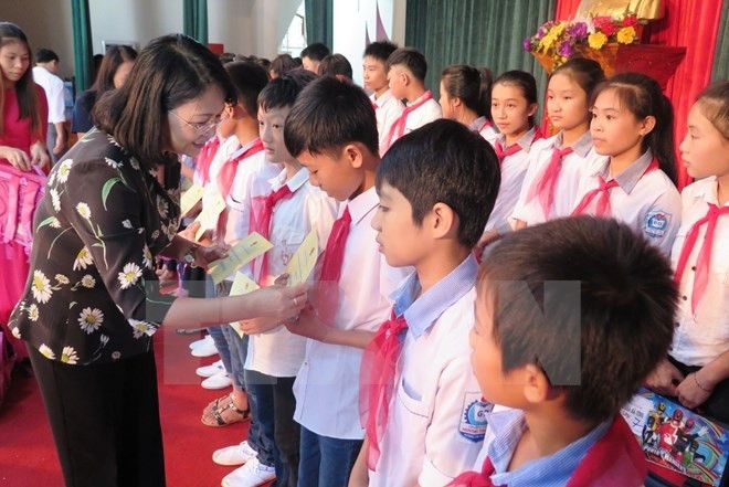 Crues : la vice-Présidente de la République rend visite à des sinistrés de Hà Tinh ảnh 1 Crues : la vice-Présidente de la République rend visite à des sinistrés de Hà Tinh ảnh 1