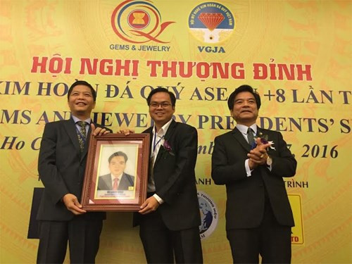 Le 5e Sommet des présidents de la Bijouterie et des Gemmes de l’ASEAN + 8 au Vietnam ảnh 1 Le 5e Sommet des présidents de la Bijouterie et des Gemmes de l’ASEAN + 8 au Vietnam ảnh 1