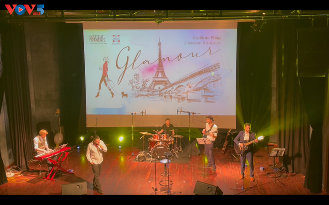 Glamour, un voyage au cœur de la chanson française à Hanoi ảnh 1 Glamour, un voyage au cœur de la chanson française à Hanoi ảnh 1