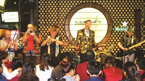 Comment les artistes étrangers font-ils face à la crise sanitaire au Vietnam ? ảnh 1 Comment les artistes étrangers font-ils face à la crise sanitaire au Vietnam ? ảnh 1