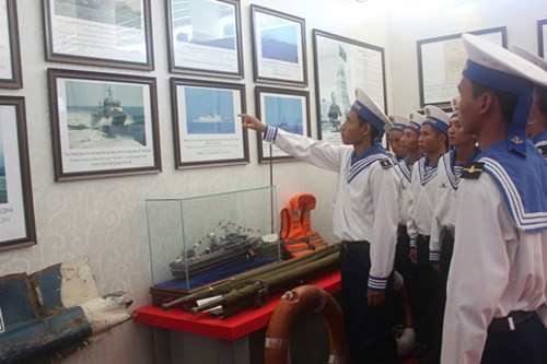 Exposition sur Hoang Sa et Truong Sa à Ninh Thuan ảnh 1 Exposition sur Hoang Sa et Truong Sa à Ninh Thuan ảnh 1