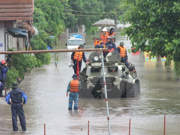 Crues: sympathie du Premier ministre laotien ảnh 1 Crues: sympathie du Premier ministre laotien ảnh 1