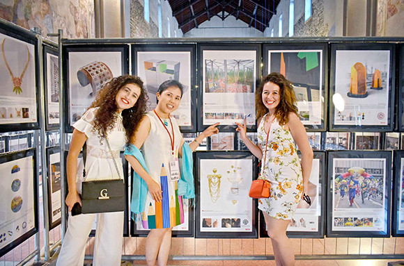 La peintre Nguyen Thu Thuy remporte la médaille d’argent à un concours international de design ảnh 3 La peintre Nguyen Thu Thuy remporte la médaille d’argent à un concours international de design ảnh 3