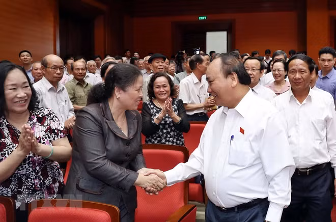 À Hai Phong, le PM souligne l’importance du 7e plénum du CC du Parti ảnh 2