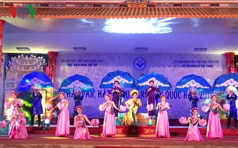 Le Festival de chant van se termine sur de bonnes notes à Huê ảnh 1 Le Festival de chant van se termine sur de bonnes notes à Huê ảnh 1