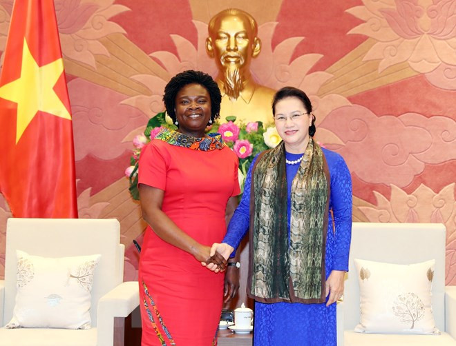 La présidente de l’AN reçoit le vice-président de la BM pour l'Asie de l'Est et le Pacifique ảnh 1 La présidente de l’AN reçoit le vice-président de la BM pour l'Asie de l'Est et le Pacifique ảnh 1