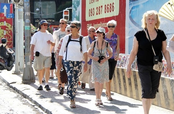 Prolonger l’exemption de visa pendant trois ans pour les citoyens des 5 pays de l’Europe ảnh 1