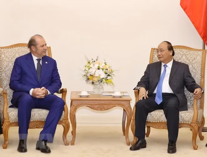 Le PM reçoit le directeur général du groupe d’assurances italien Generali ảnh 1