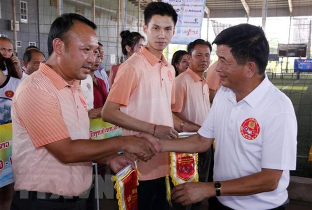 Compétitions sportives en l’honneur des 60 ans d'activités des experts vietnamiens en Police au Laos ảnh 1 Compétitions sportives en l’honneur des 60 ans d'activités des experts vietnamiens en Police au Laos ảnh 1