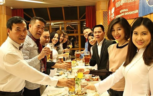 Les Vietnamiens en République tchèque s’intègrent bien dans la vie locale ảnh 1 Les Vietnamiens en République tchèque s’intègrent bien dans la vie locale ảnh 1