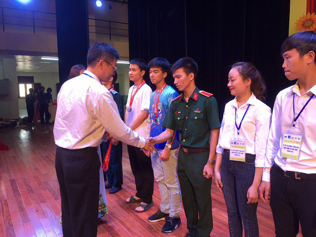 Remise des prix des Olympiades nationales de mathématiques pour les élèves et étudiants ảnh 1 Remise des prix des Olympiades nationales de mathématiques pour les élèves et étudiants ảnh 1