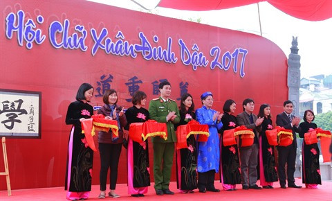 Les Vietnamiens saluent l’année du Coq de leurs calligraphies ảnh 1 Les Vietnamiens saluent l’année du Coq de leurs calligraphies ảnh 1
