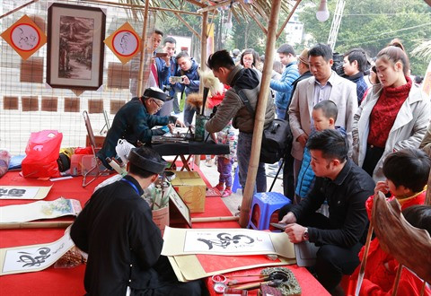 Les Vietnamiens saluent l’année du Coq de leurs calligraphies ảnh 2 Les Vietnamiens saluent l’année du Coq de leurs calligraphies ảnh 2