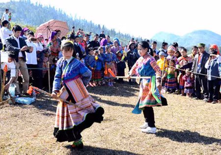 Quand le folklore donne des ailes à la danse moderne ảnh 2 Quand le folklore donne des ailes à la danse moderne ảnh 2