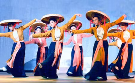 Quand le folklore donne des ailes à la danse moderne ảnh 1 Quand le folklore donne des ailes à la danse moderne ảnh 1