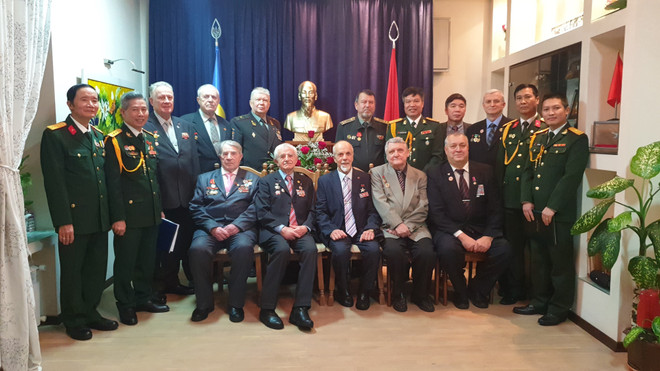 Le 77e anniversaire de la fondation de l’Armée populaire du Vietnam célébré en Ukraine ảnh 1 Le 77e anniversaire de la fondation de l’Armée populaire du Vietnam célébré en Ukraine ảnh 1