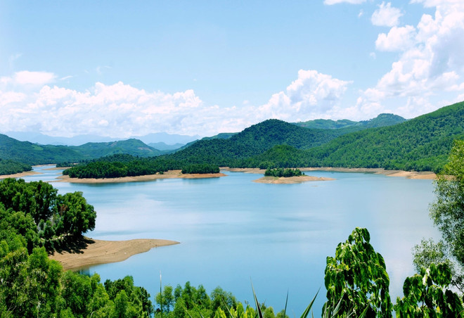 Quang Nam: Le lac Phú Ninh, paradis de l'éco-tourisme ảnh 1 Quang Nam: Le lac Phú Ninh, paradis de l'éco-tourisme ảnh 1