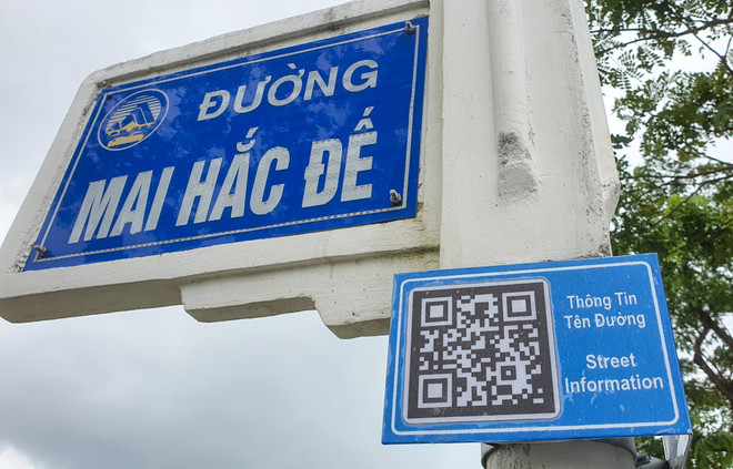 Da Nang: mise en place des codes QR sur les poteaux indicateurs ảnh 1 Da Nang: mise en place des codes QR sur les poteaux indicateurs ảnh 1