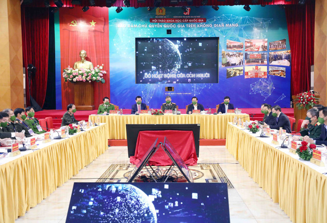 Symposium « Défendre la souveraineté nationale sur le cyberespace » ảnh 2 Symposium « Défendre la souveraineté nationale sur le cyberespace » ảnh 2