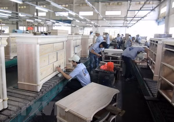 Plus de 400 entreprises vietnamiennes exportent du bois vers l’Europe ảnh 1