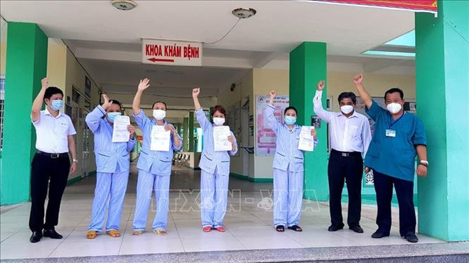Quatre premiers cas de COVID-19 liés à l'épidémie à Dà Nang guéris ảnh 1 Quatre premiers cas de COVID-19 liés à l'épidémie à Dà Nang guéris ảnh 1