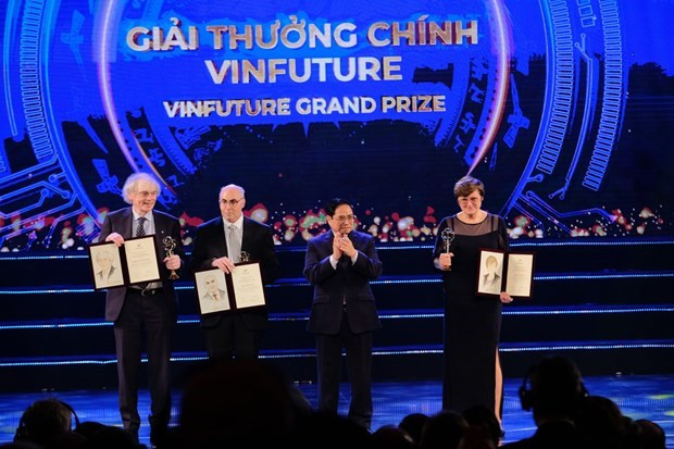 Le prix VinFuture rend hommage aux chercheurs sur les vaccins à ARNm ảnh 1 Le prix VinFuture rend hommage aux chercheurs sur les vaccins à ARNm ảnh 1