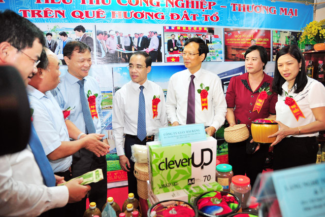 Ouverture de la Foire industrielle et commerciale du Nord-Est 2016 ảnh 1 Ouverture de la Foire industrielle et commerciale du Nord-Est 2016 ảnh 1