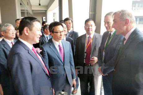 Le vice-Premier ministre Vu Duc Dam visite la zone de hautes technologies de Hoà Lac ảnh 1 Le vice-Premier ministre Vu Duc Dam visite la zone de hautes technologies de Hoà Lac ảnh 1