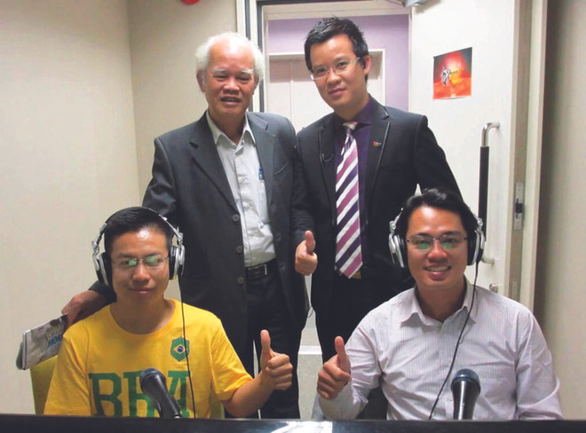 Il fait vivre les matchs de football avec sa voix ảnh 2