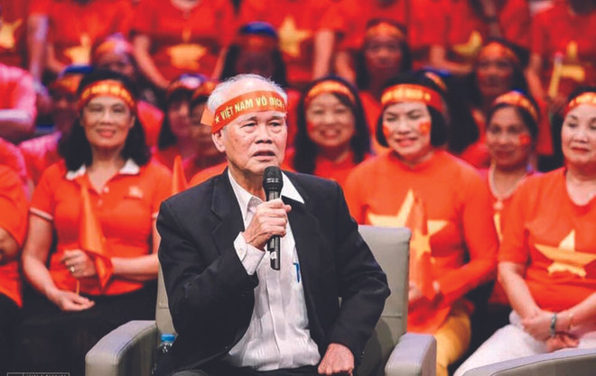 Il fait vivre les matchs de football avec sa voix ảnh 1