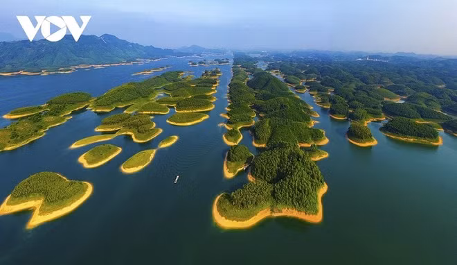 Le lac Thac Bà, une attraction touristique de Yên Bai ảnh 1 Le lac Thac Bà, une attraction touristique de Yên Bai ảnh 1