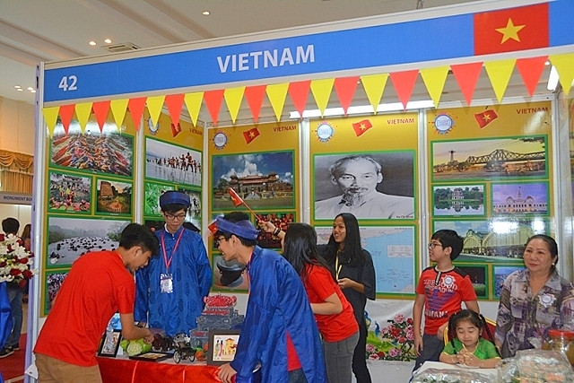 Des élèves vietnamiens au Festival international culturel et linguistique au Cambodge ảnh 1 Des élèves vietnamiens au Festival international culturel et linguistique au Cambodge ảnh 1