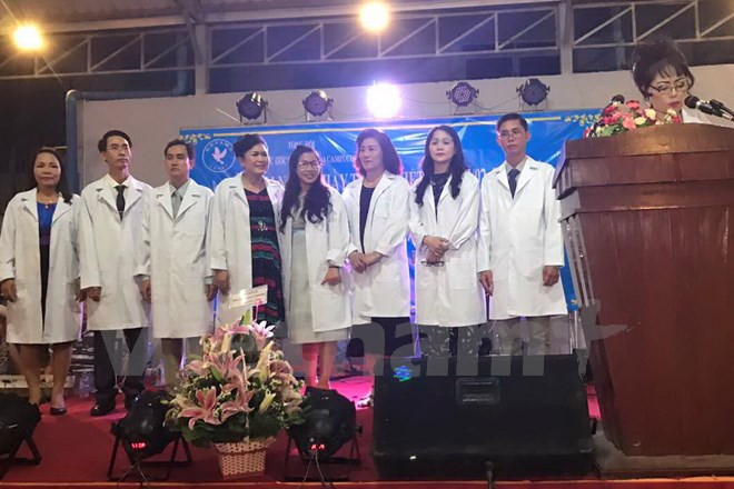 Célébration de la Journée des médecins vietnamiens au Cambodge et en Russie ảnh 1 Célébration de la Journée des médecins vietnamiens au Cambodge et en Russie ảnh 1