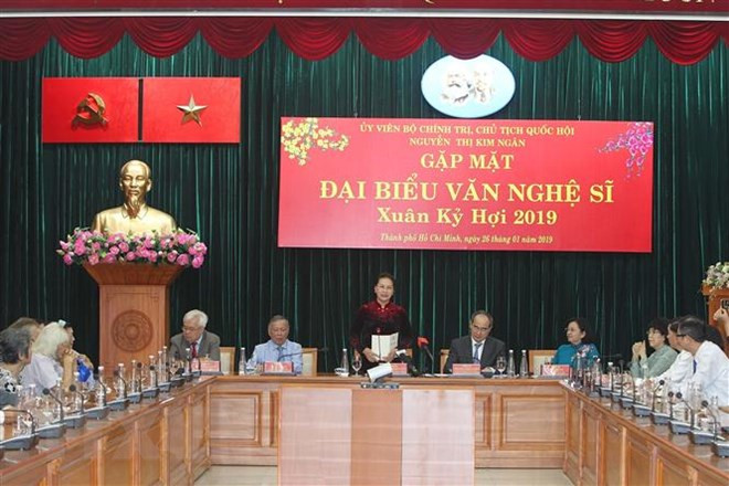 La présidente de l’AN assiste au programme ‘’Têt de la retrouvaille’’ à Binh Duong ảnh 2 La présidente de l’AN assiste au programme ‘’Têt de la retrouvaille’’ à Binh Duong ảnh 2