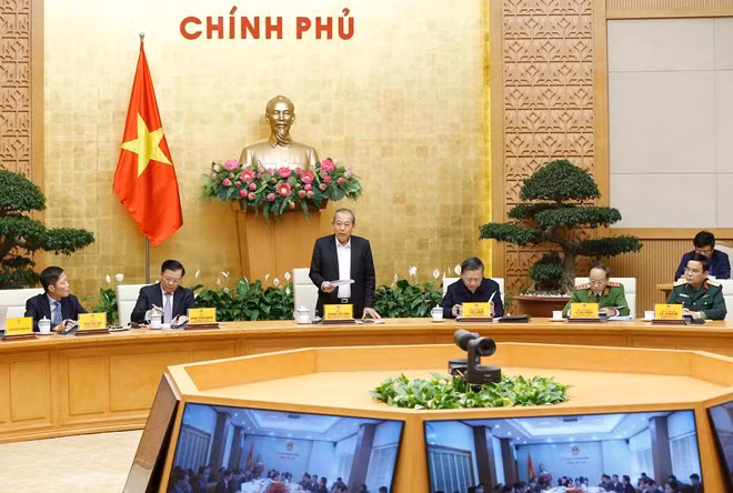Le vice-PM Truong Hoa Binh demande de sévir contre les cadres corrompus ảnh 1