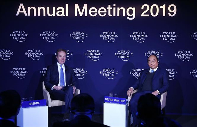 Le PM dialogue avec le président du WEF sur le Vietnam et le monde ảnh 1 Le PM dialogue avec le président du WEF sur le Vietnam et le monde ảnh 1
