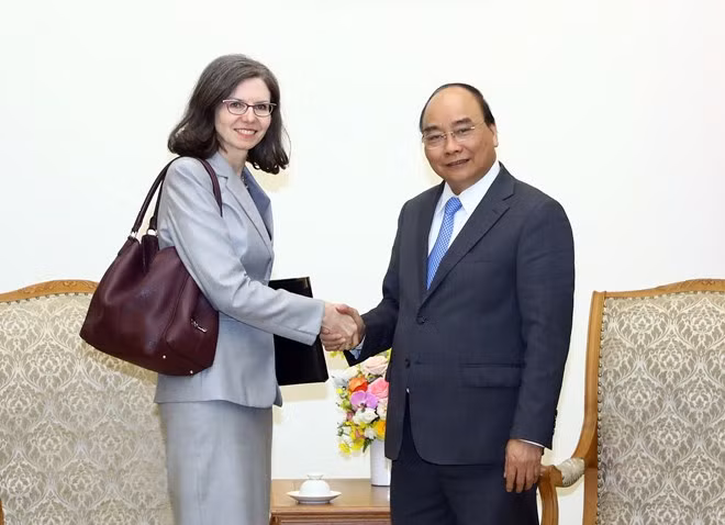 Le PM vietnamien reçoit les ambassadeurs du Chili et du Canada ảnh 2