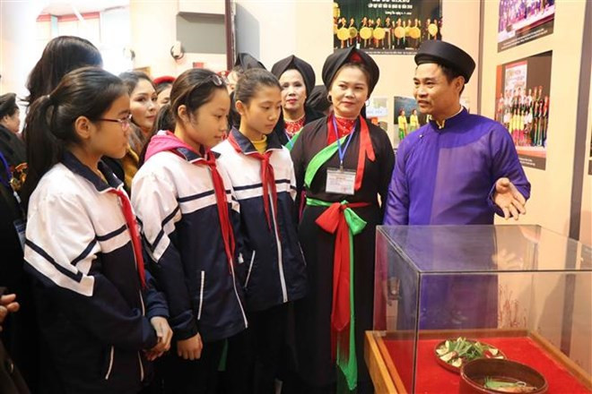 Une exposition met en lumière le chant Quan Ho dans un contexte moderne ảnh 1 Une exposition met en lumière le chant Quan Ho dans un contexte moderne ảnh 1