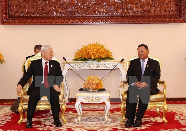 Le secrétaire général du PCV rencontre le président du Sénat cambodgien ảnh 1 Le secrétaire général du PCV rencontre le président du Sénat cambodgien ảnh 1
