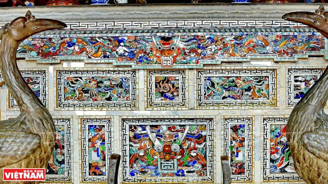 Mausolée de Khai Dinh, un chef d’œuvre de l’art de la mosaïque de porcelaine ảnh 8 Mausolée de Khai Dinh, un chef d’œuvre de l’art de la mosaïque de porcelaine ảnh 8