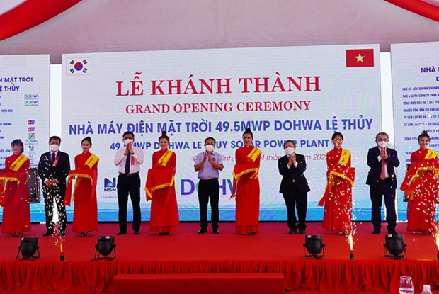 Inauguration officielle d’une centrale solaire de 49,5 MW à Quang Binh ảnh 1 Inauguration officielle d’une centrale solaire de 49,5 MW à Quang Binh ảnh 1