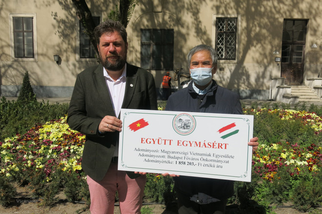 La communauté des Vietnamiens soutient le combat anti-COVID-19 en Hongrie ảnh 2 La communauté des Vietnamiens soutient le combat anti-COVID-19 en Hongrie ảnh 2