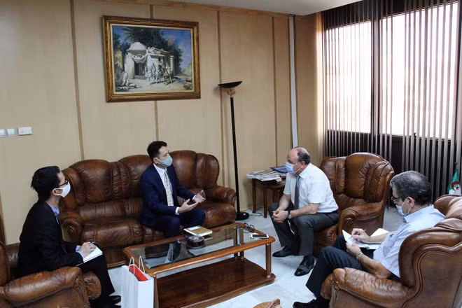Renforcement de la coopération entre la VNA et l'Agence algérienne de presse APS ảnh 2 Renforcement de la coopération entre la VNA et l'Agence algérienne de presse APS ảnh 2