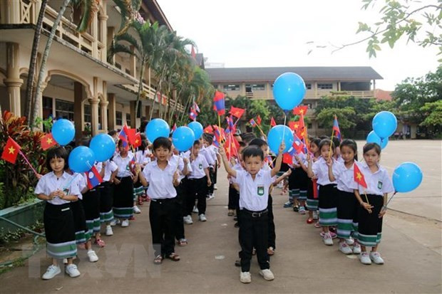 Clôture de l'année scolaire 2019-2020 de l'école bilingue laotien-vietnamien Nguyen Du ảnh 1 Clôture de l'année scolaire 2019-2020 de l'école bilingue laotien-vietnamien Nguyen Du ảnh 1