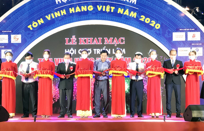 Ouverture de la foire-exposition "Honneur aux produits vietnamiens - 2020" ảnh 1