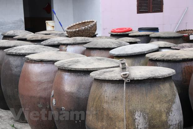 Nam Dinh : la fabrication artisanale de la saumure de poisson à Sa Chau ảnh 1 Nam Dinh : la fabrication artisanale de la saumure de poisson à Sa Chau ảnh 1